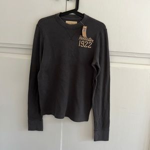 Brnad New Hollister Sweatshirt dudes small